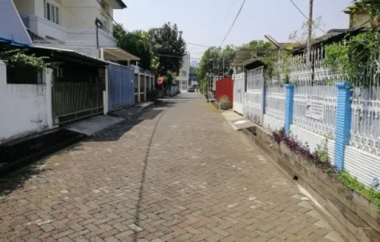 Rumah Tua Hitung Tanah Villa Tomang Mas