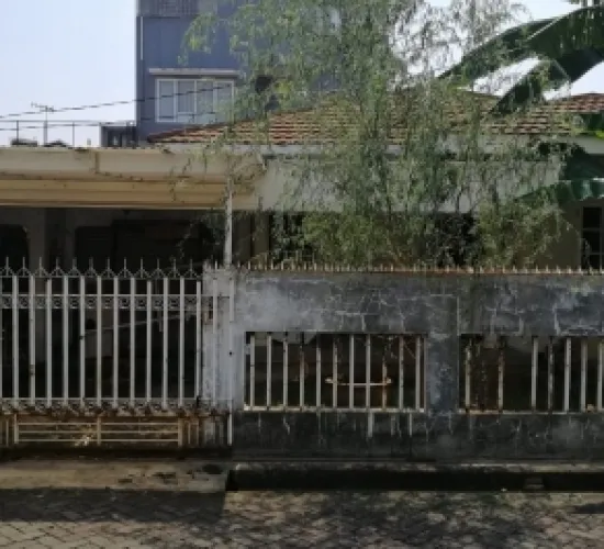 Rumah Tua Hitung Tanah Villa Tomang Mas
