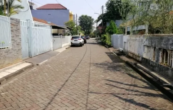 Rumah Tua Hitung Tanah Villa Tomang Mas
