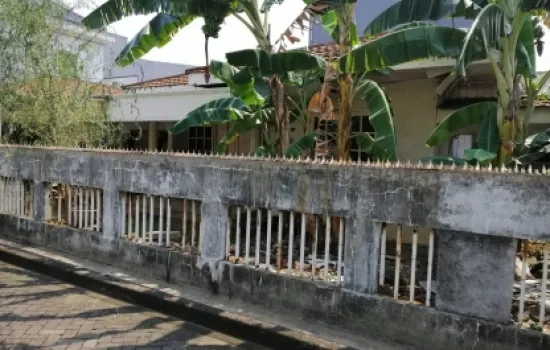 Rumah Tua Hitung Tanah Villa Tomang Mas