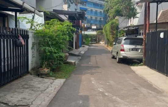 Dijual rumah tingkat taman kedoya baru