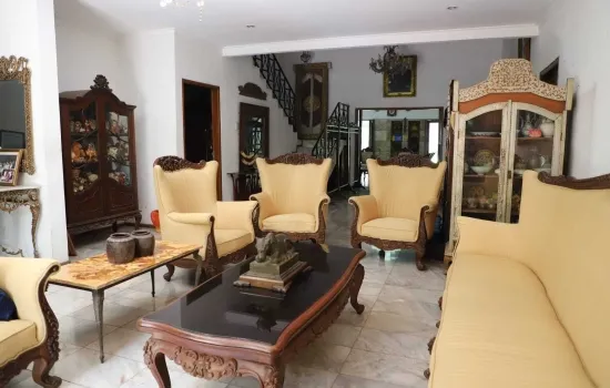 Rumah dgn halaman luas potensi di bangun gedung 6 lt