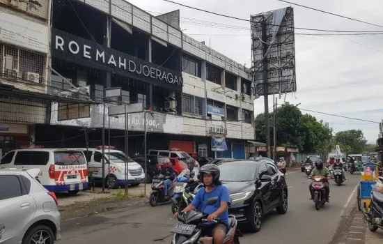 Ruko 3 gandeng ex resto Jl Otista Raya Ciputat