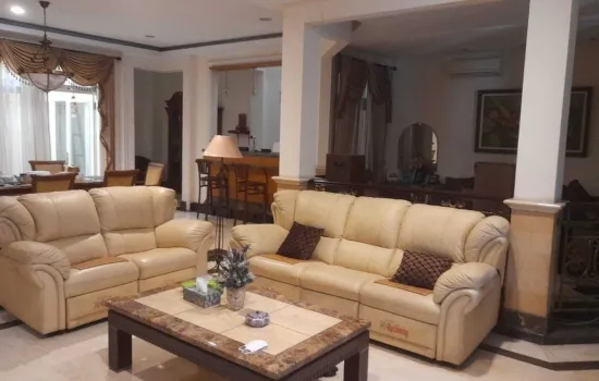 Rumah mewah di Intercon Kebon Jeruk
