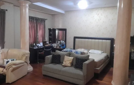 Rumah mewah di Intercon Kebon Jeruk