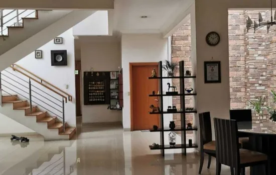 Rumah modern klasik Hoek  2 LT 5 KT +1  4 KM +1 siap huni