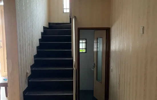 Rumah kamar banyak lokasi aman dan strategis