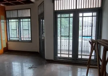 Lokasi asri dalam komplex perumahan .