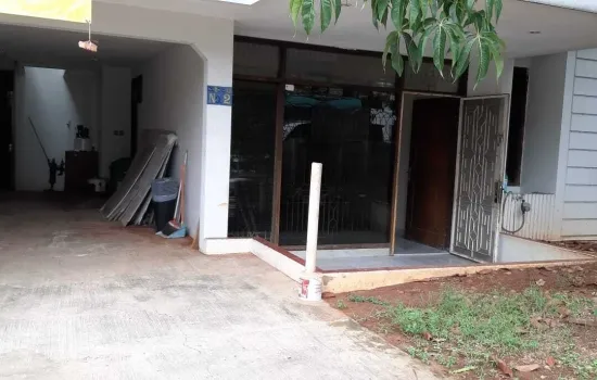 Disewakan Rumah Strategis Siap Huni Green Garden JakBar