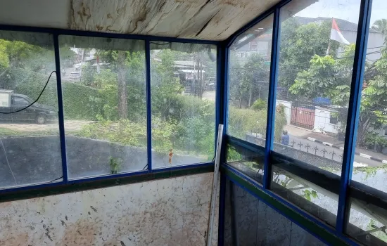 Ex bangunan kantor/ workshop di Jl H Kelik Srengseng
