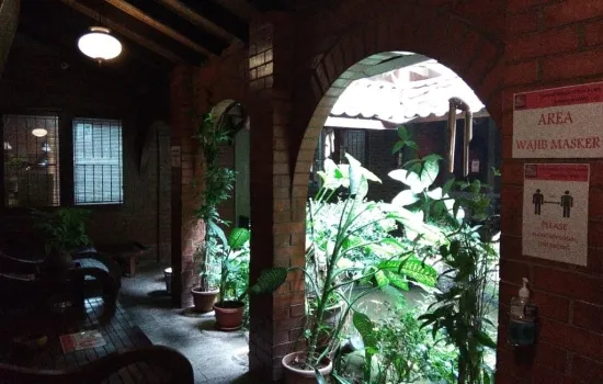 pejaten barat raya , kemang jaksel ex salon