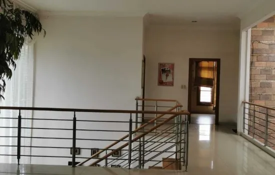 Rumah modern klasik Hoek  2 LT 5 KT +1  4 KM +1 siap huni