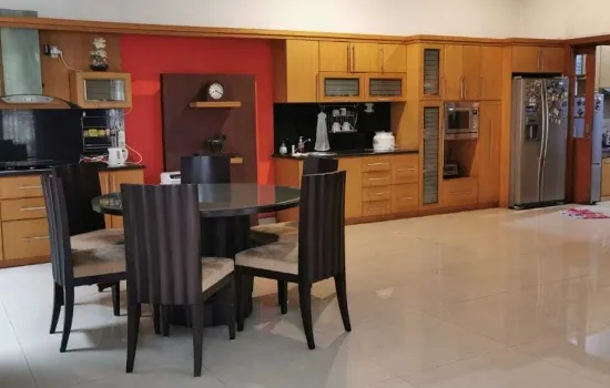 Rumah modern klasik Hoek  2 LT 5 KT +1  4 KM +1 siap huni