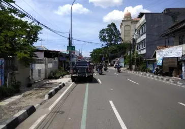 Toko 1 lantai di Jl.Kisamaun 251m2, lokasi jalan besar