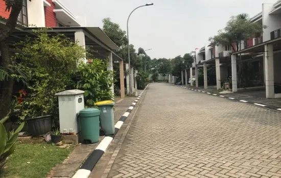 Rumah 2 lt di cluster Asia Greenlake sdh renov total