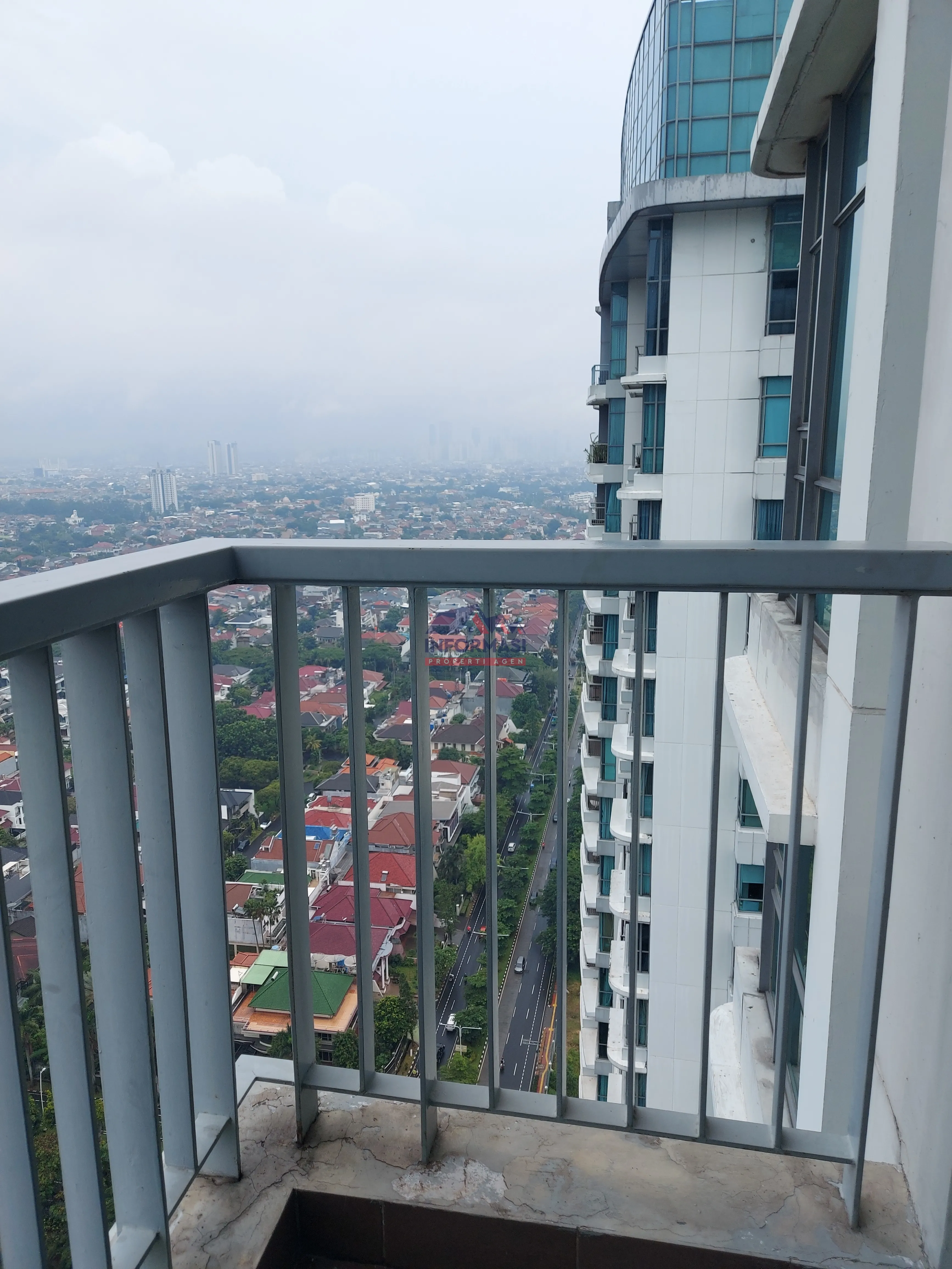 Lokasi sangat strategis,dekat pintu Tol kb jeruk,Mal Puri