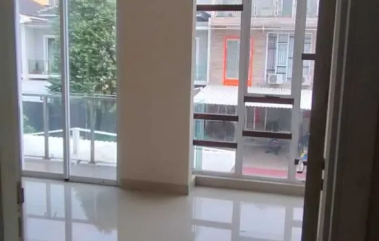 Rumah apik lokasi strategis