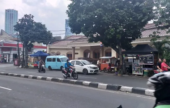 Dijual Resto Strategis Petamburan Jakarta Barat