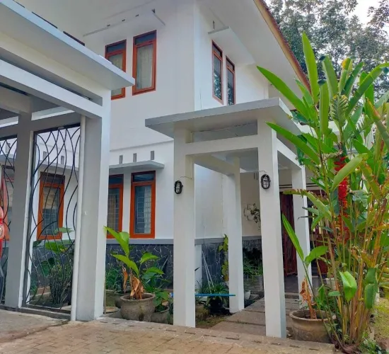 Rumah sejuk Ciwaruga Bandung. Luas tanah 515 m2. RP 3.2M