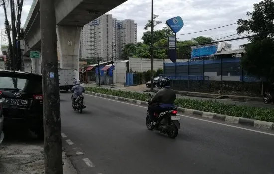 ruko gandeng 4 masih tersewa di ciledug raya