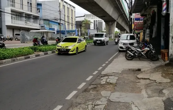 ruko gandeng 4 masih tersewa di ciledug raya