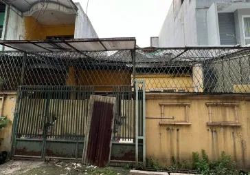 3 rumah tua gandeng jadi 1 hitung tanah jl taman ratu ee