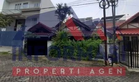 Rumah tua dekat taman  Lt  176  LB 140 11/2 lantai