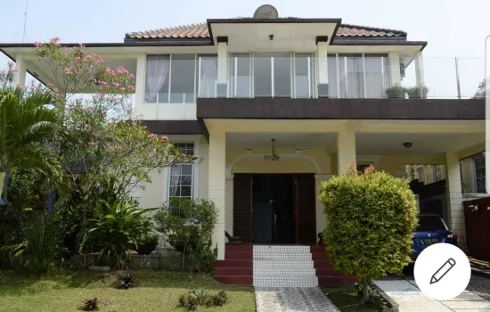 Sentul City.  Rumah Villa . Lt 318 m2. 4 BR.  Jual cepat