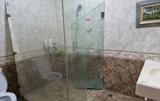 Rumah Split Level di TPB, selangkah ke sekolah Springfield