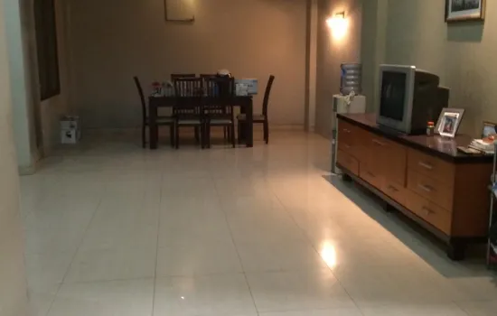 Di Jual Rumah Siap Huni & Indah di Jelambar, Jakarta Barat.