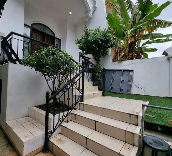 Rumah Split Level di TPB, selangkah ke sekolah Springfield