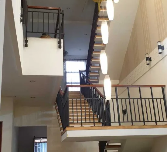 Rumah 3 1/2 lantai Kt 5+1 Km 3+1 siap huni di Cosmos