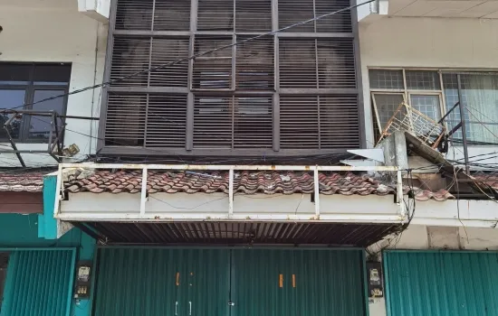 Ruko Pasar Puri 3 lantai- Hadap Jalan Raya