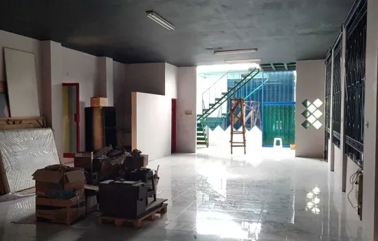 Rumah ex kantor /studio foto di Jl H Kelik Srengseng
