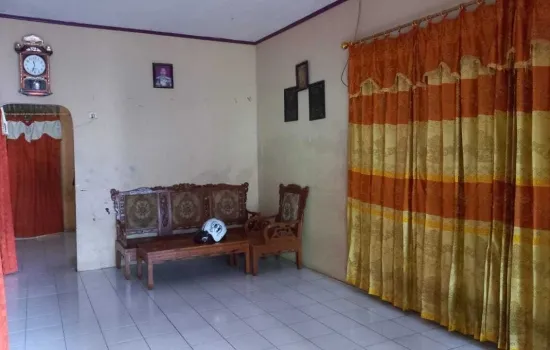 Rumah 1lt tepi jl raya pasar kemis dgn luas 246m timur