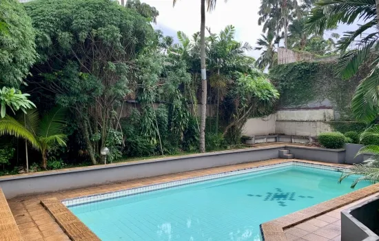 kemang jaksel , luas tanah 1052m2 ( jalan buntu )
