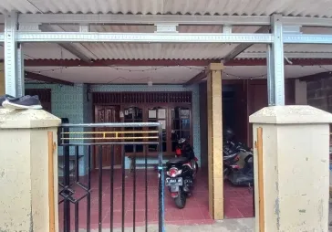 Rumah 1lt tepi jl raya pasar kemis dgn luas 246m timur