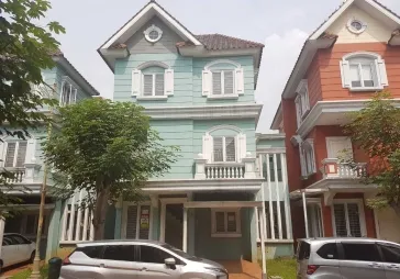 Rumah 3 lantai di Gading serpong