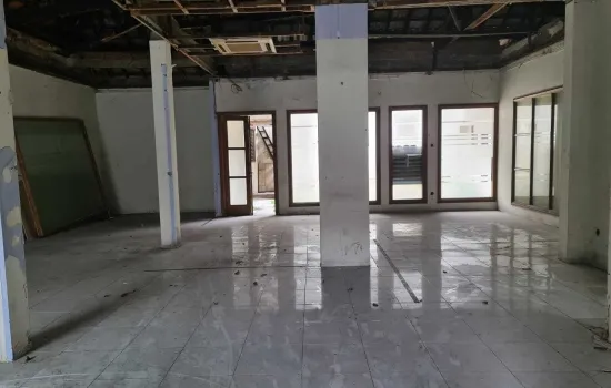 Dijual rumah lokasi strategis di Tebet