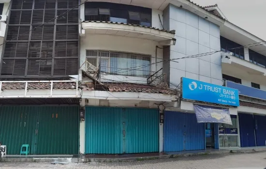 Ruko Pasar Puri 3 lantai- Hadap Jalan Raya