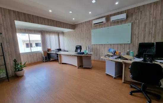 Ruko 5 lantai di komp Kedoya Elok Plaza hadap selatan