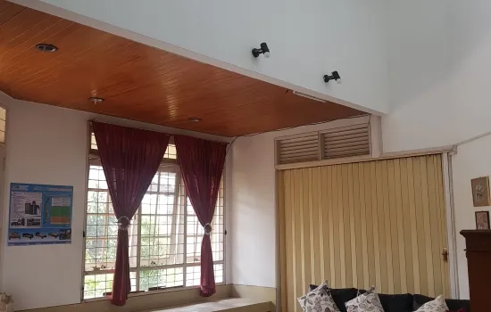 Dijual rumah 2 lantai di Duri Kepa