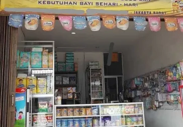 Siap huni..depan jalan raya..sangat bagus untuk usaha