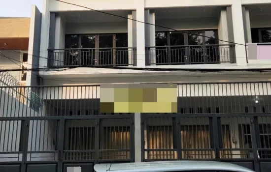 Disewakan Ruko Gandeng Bangunan Baru di Jelambar, Jakbar
