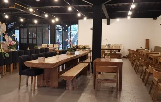 DIJUAL GEDUNG RESTO GAJAH MUNGKUR