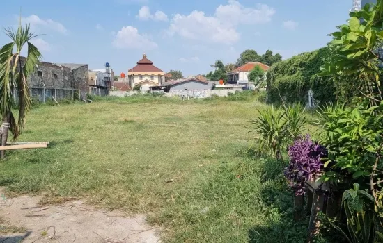 Tanah di jl Kedoya Raya. 3627 m2.   Sewa atau jual.