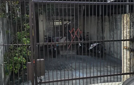 Rumah lama di kav dki,butuh renov, jarang ada