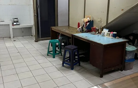 Ruko 4lantai siap huni cocok untuk membersihkan walet