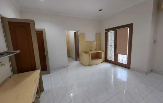 Rumah 2 lantai puri indah blok G