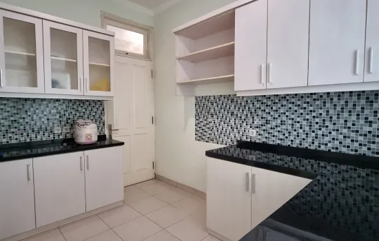 Rumah siap huni lokasi top di Jl Erlangga Kebayoran Baru